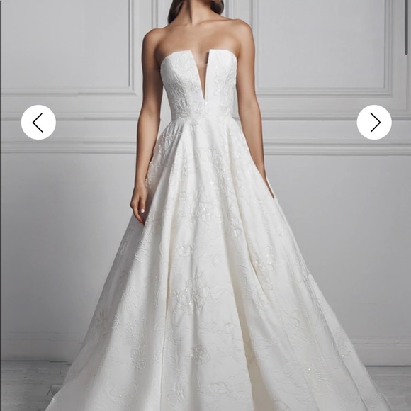 Anne Barge Dream Weaver Wedding Gown - Picture 6 of 10